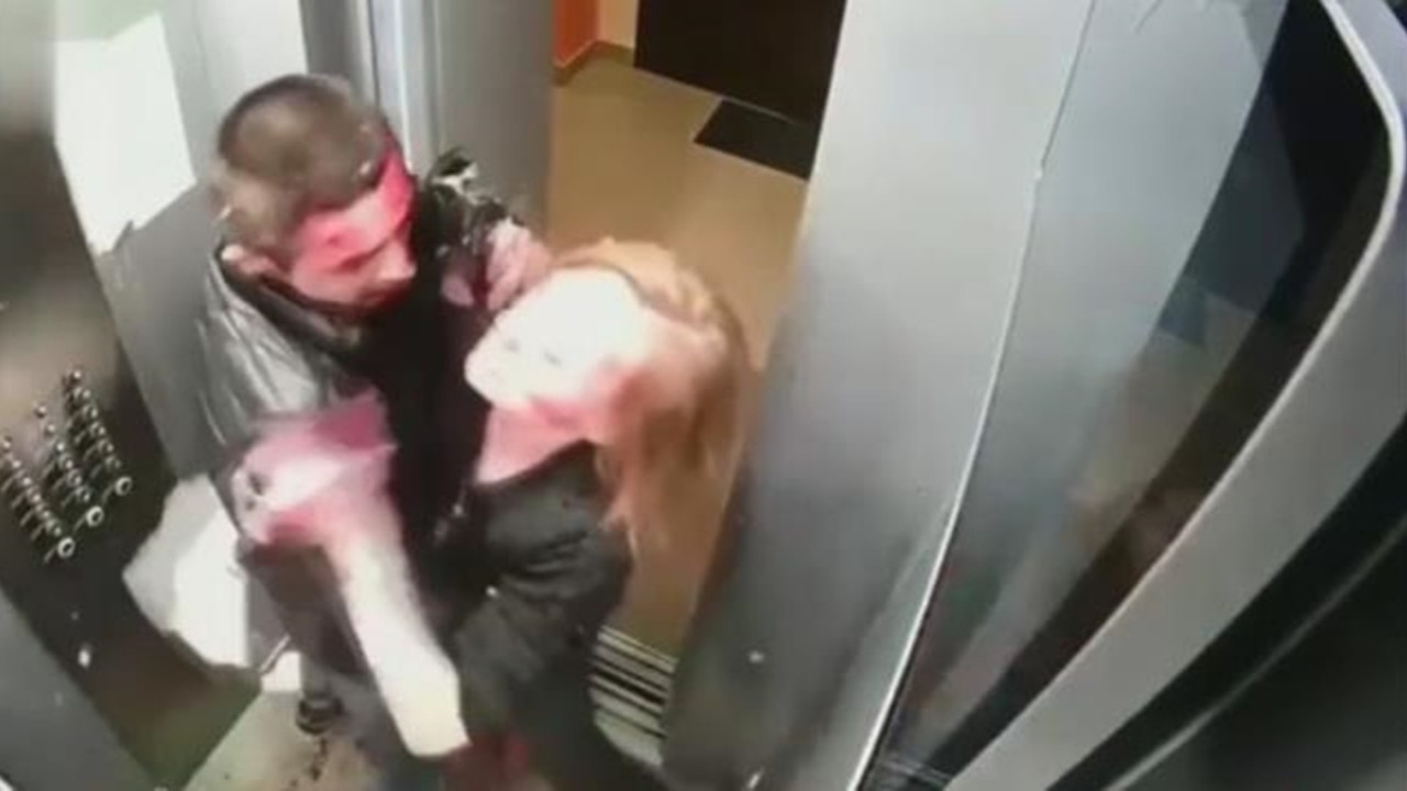 Genç çiftin asansördeki kanlı kavgası temizlikle bitti!