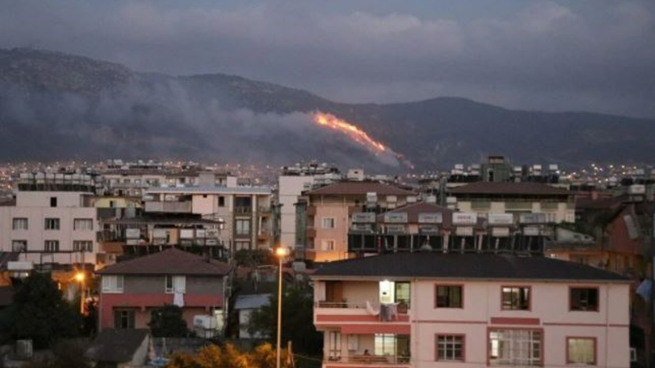 Mersin'deki yangın büyüyor! 50 ev tahliye edildi