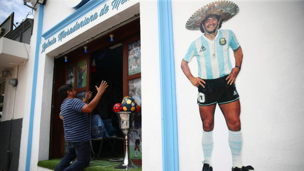 Maradona Dini hızla yayılıyor! Arjantinli merhum futbolcuya tapanlar Meksika'da kilise açtı