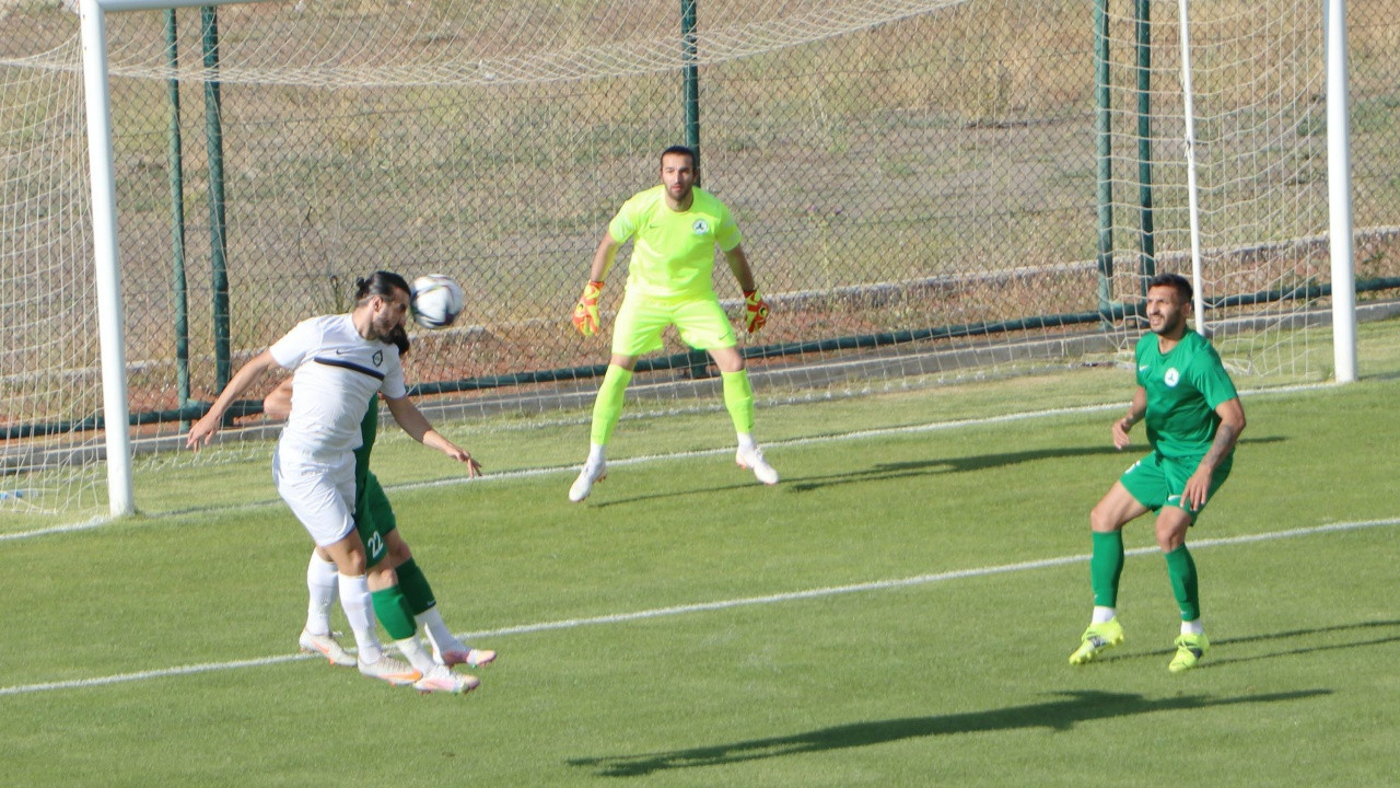 Mustafa Denizli'nin Altay'ından Giresunspor'a hazırlık maçında fark