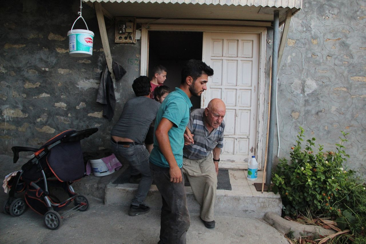 Manavgat'ta alevlerin arasına daldı! Yaşlı çift ve torunları yangından böyle kurtarıldı - Sayfa 2