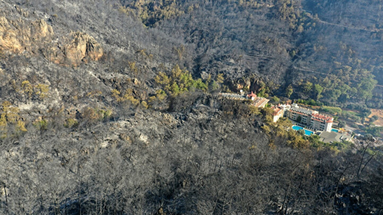 Marmaris'te yanan ormanlık alanlar havadan görüntülendi