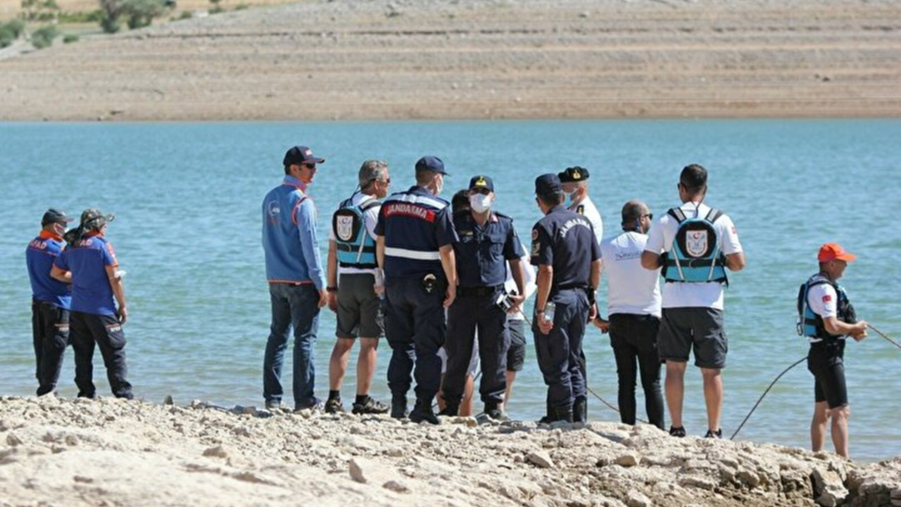 Baraj gölünde kaybolan üç kişi hala aranıyor