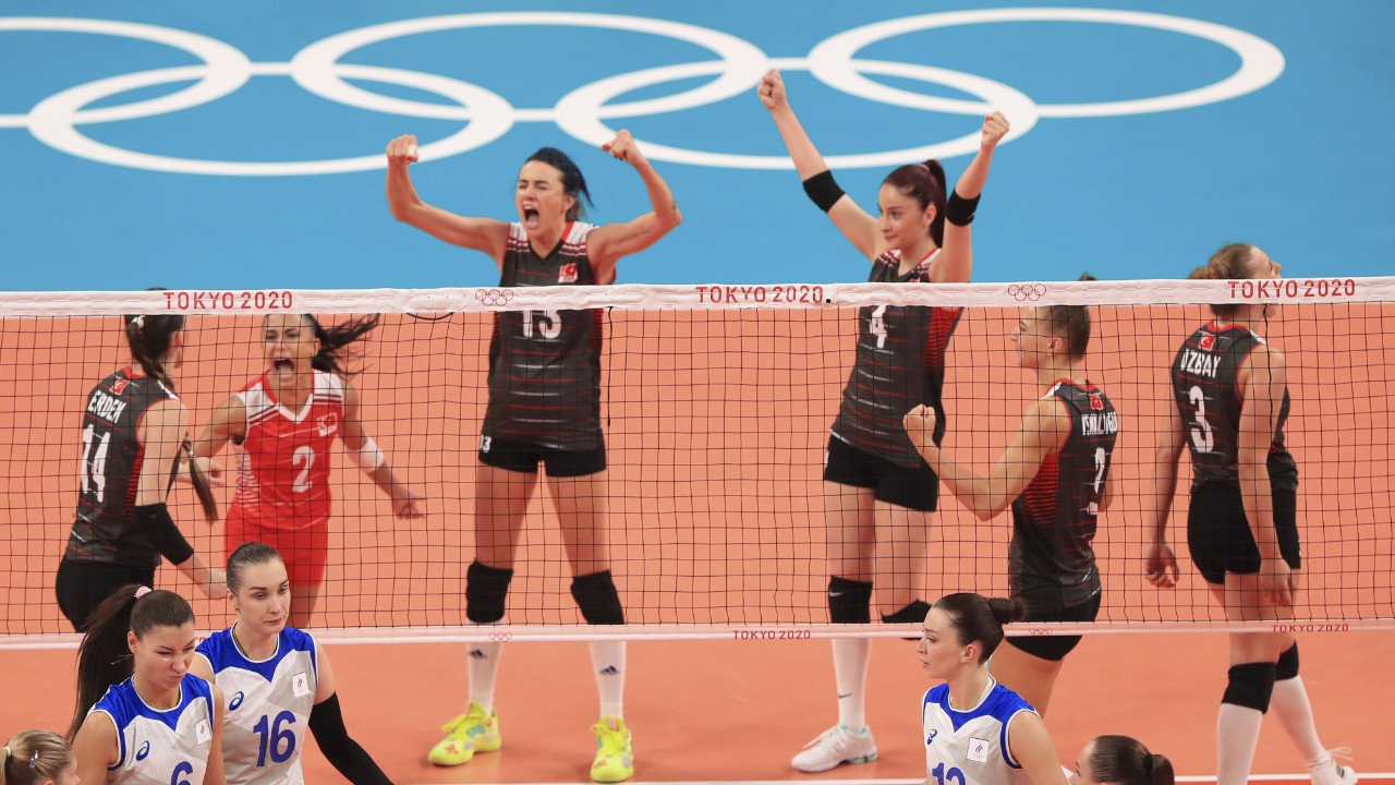A Milli Kadın Voleybol Takımı, Tokyo 2020'de Rusya'yı 3-2 mağlup etti