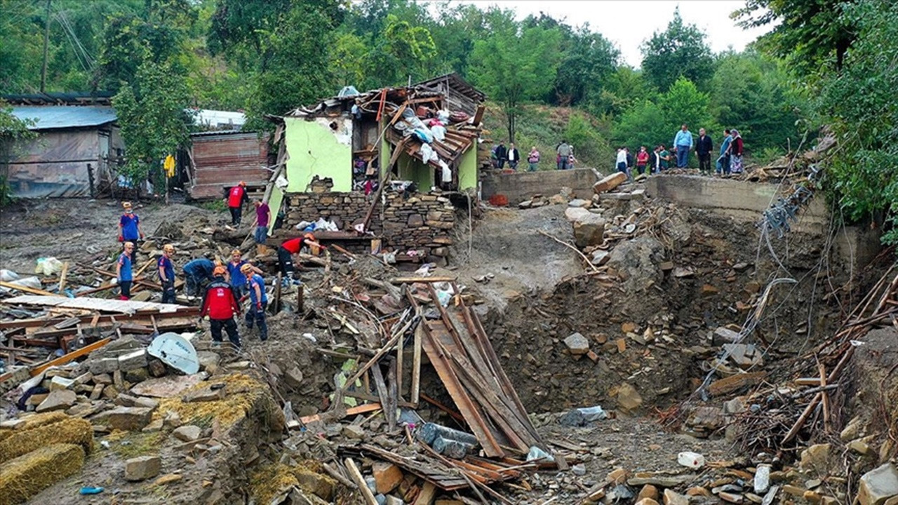 Felaketi yaşayan Kastamonu ve Sinop'tan acı haber: Can kaybı 11'e yükseldi!
