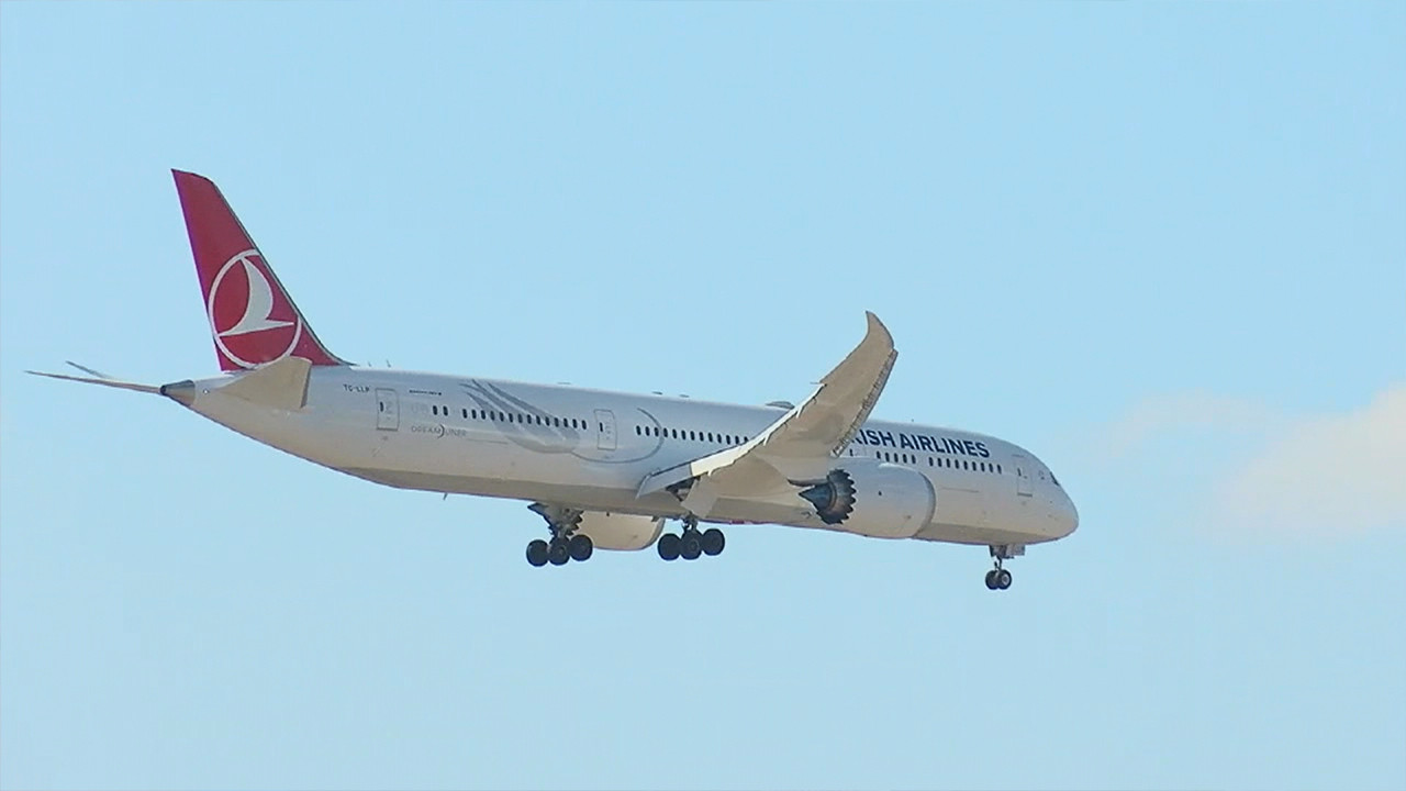 Kabil'deki Türkleri taşıyan uçak İstanbul'a indi