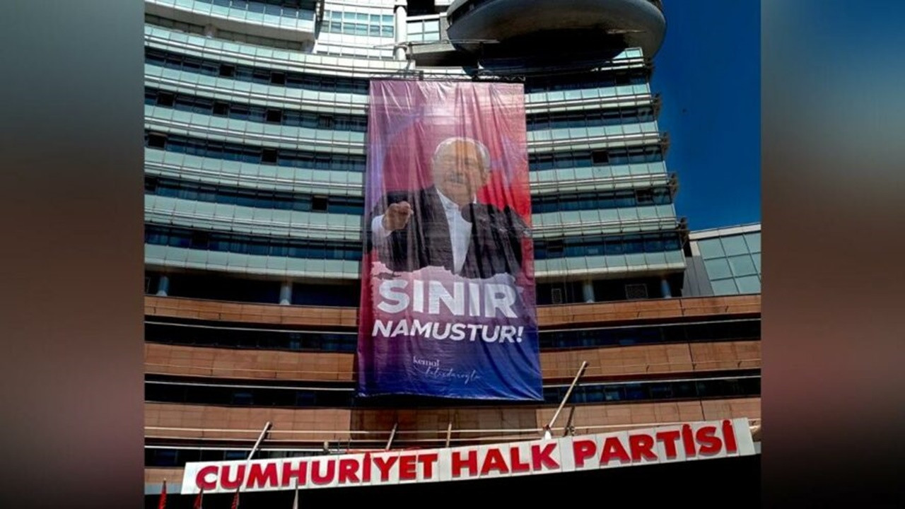 CHP binasına "Sınır Namustur" pankartı