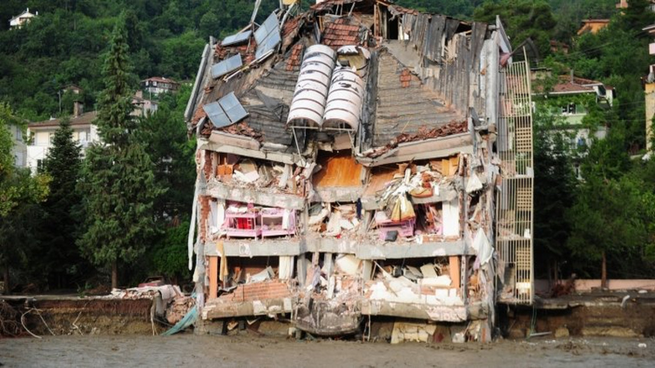 Batı Karadeniz'de yaşanan sel felaketinde hasar gören 109 bina için karar verildi!