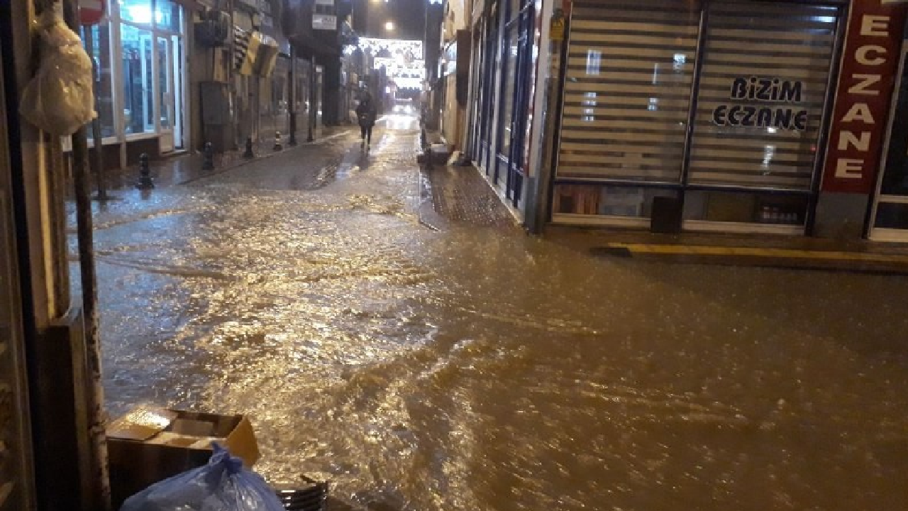 Sel felaketinin yaşandığı Kastamonu’da etkili yağış! Cami ve iş yerlerini su bastı