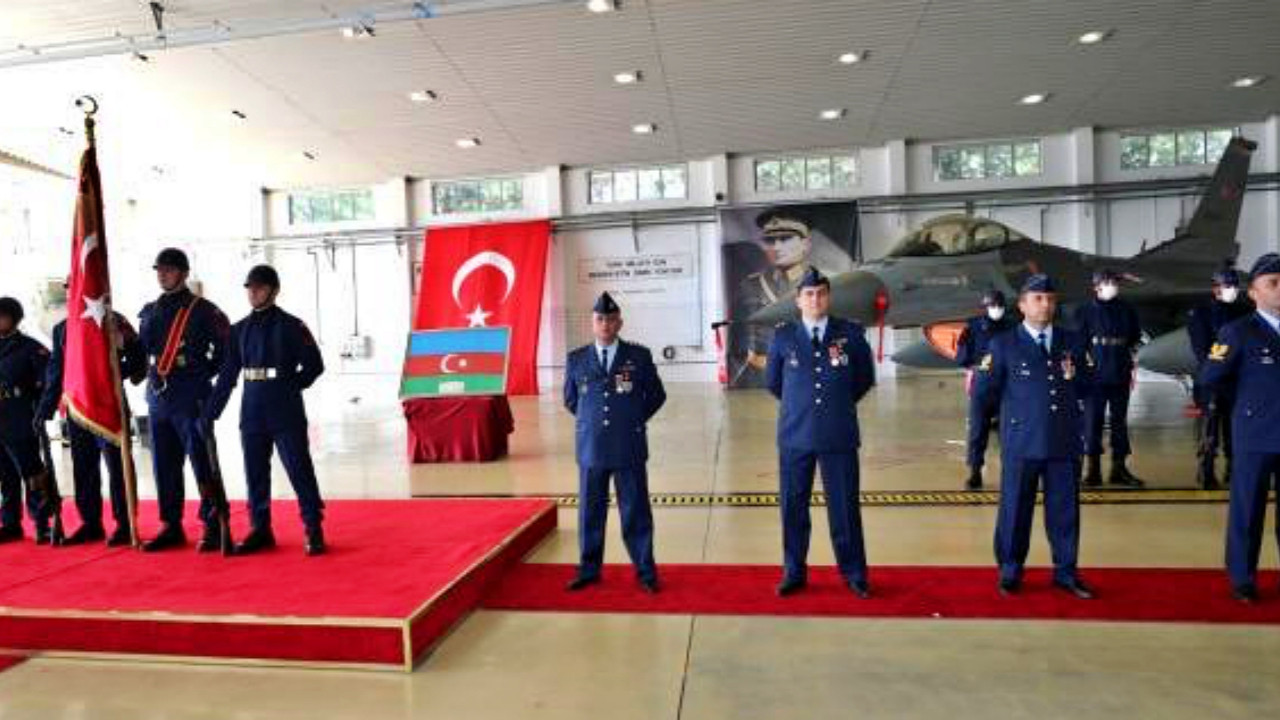 Türk pilotlara 'Azerbaycan Savaş Madalyası' verildi!