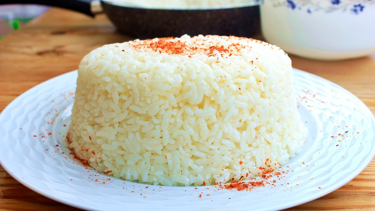 Bembeyaz Pirinç Pilavı Tarifi! Kıvamında Yapmak İstiyorsanız Buna Dikkat Edin! İşte Parmak Yedirten Pilav