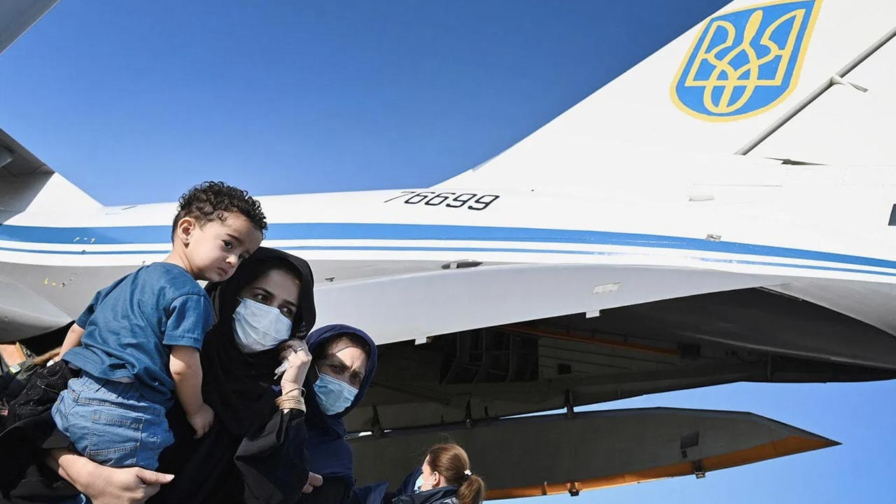 Kabil'e giden Ukrayna tahliye uçağı kaçırıldı