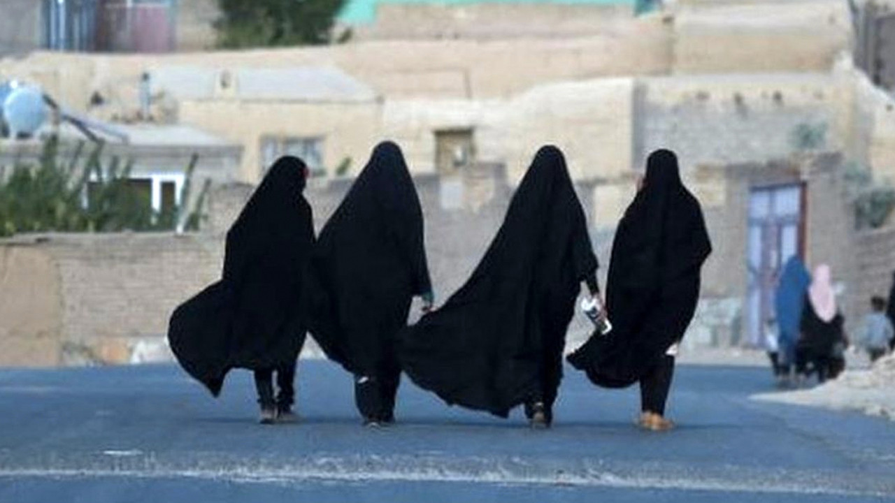 Taliban'dan kadınlara yönelik itiraf gibi açıklama: "Bir süre evden çıkmayın"
