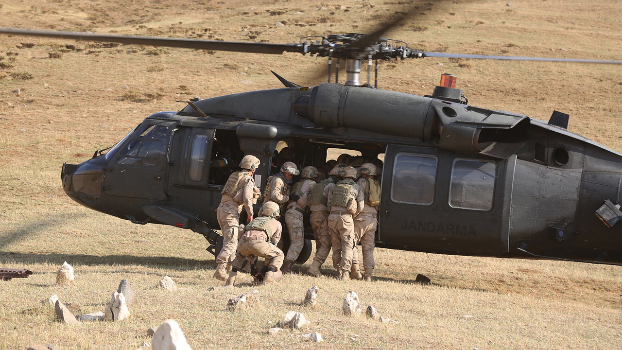 Tunceli'de tarihi parçalar askeri helikopterle taşındı