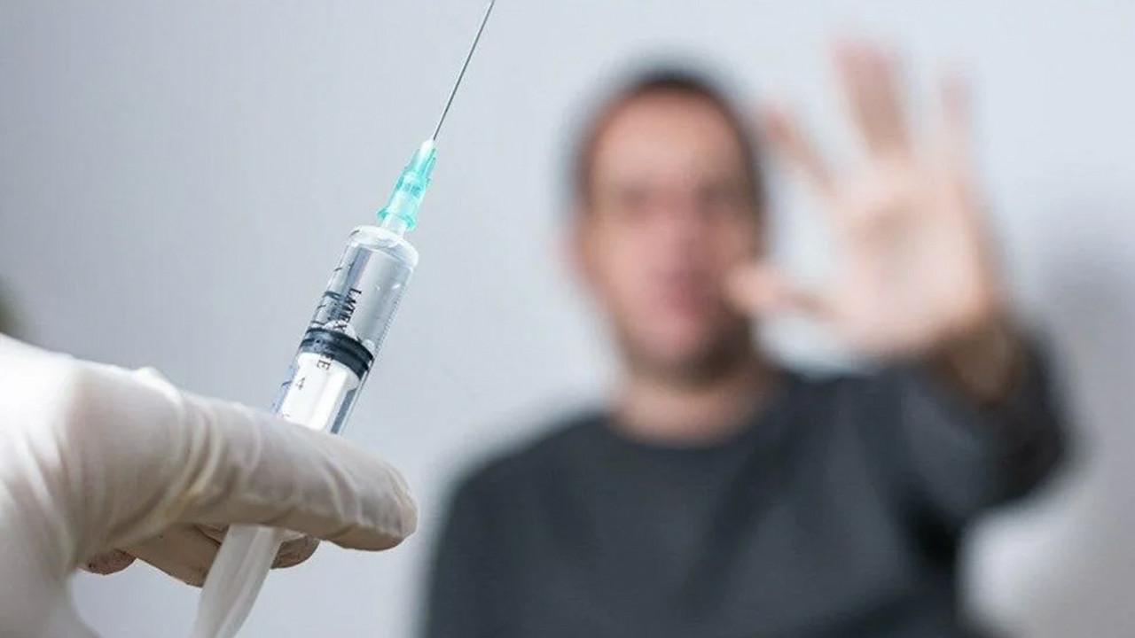 İş yerinde aşı zorunluluğu tartışması: Hastalığı yayan aşı karşıtına yaptırım gelmeli mi?