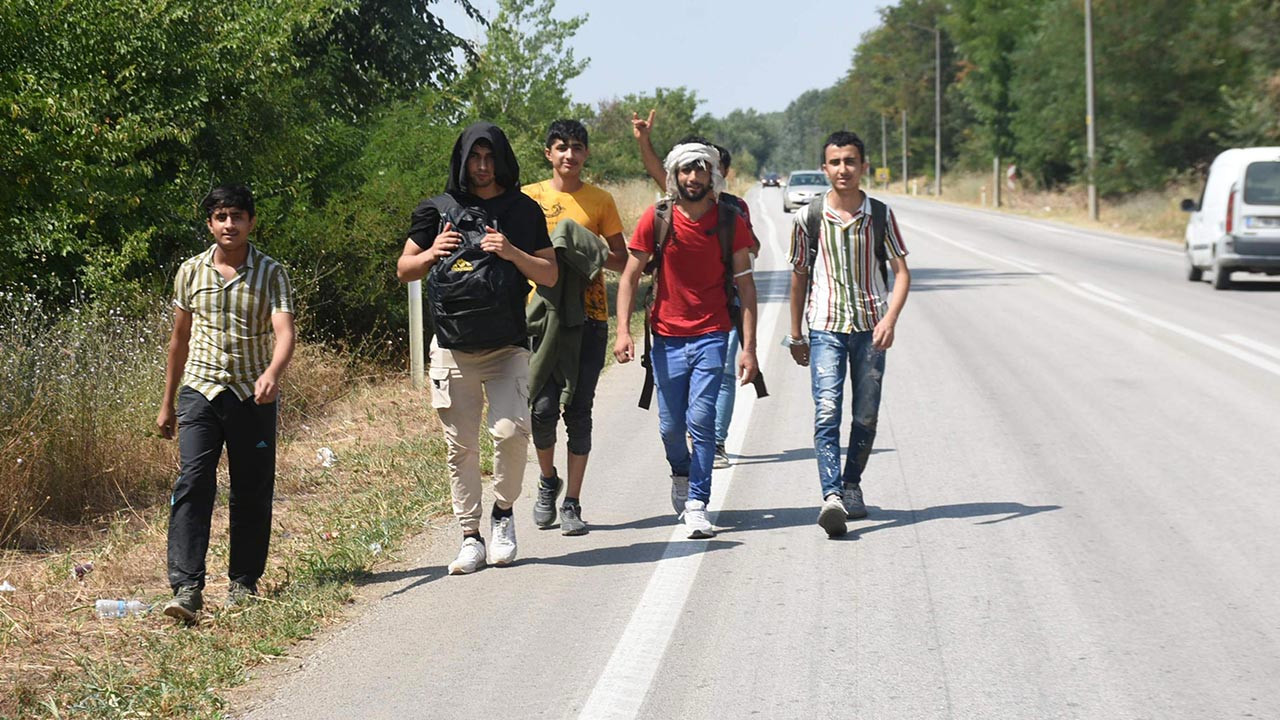 'Yunanistan sınırı açacak' söylentisi sonrası Afganlar Edirne'ye akın etti