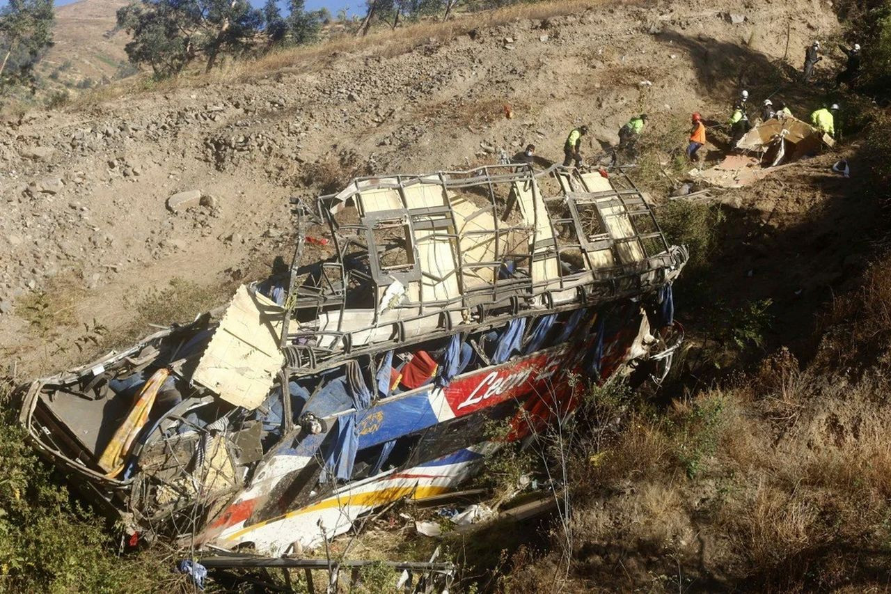 Facia! Yolcu otobüsü 200 metrelik uçuruma düştü: 29 ölü, 22 yaralı - Sayfa 2