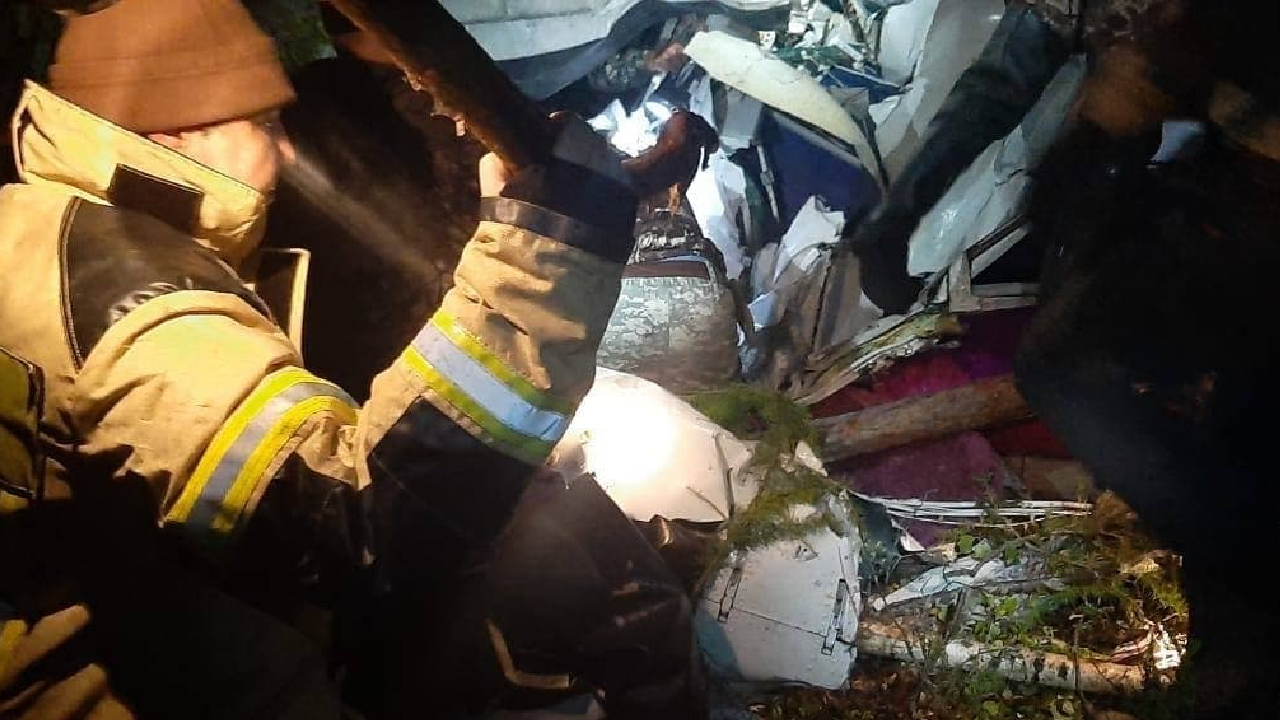 Rusya'da yolcu uçağı alev alıp piste sert iniş yaptı: 4 ölü