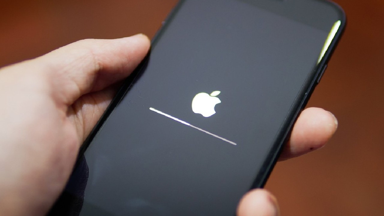 Apple, telefonlara sızabilen casus yazılıma karşı "acil" uyarısıyla güncelleme yayınladı