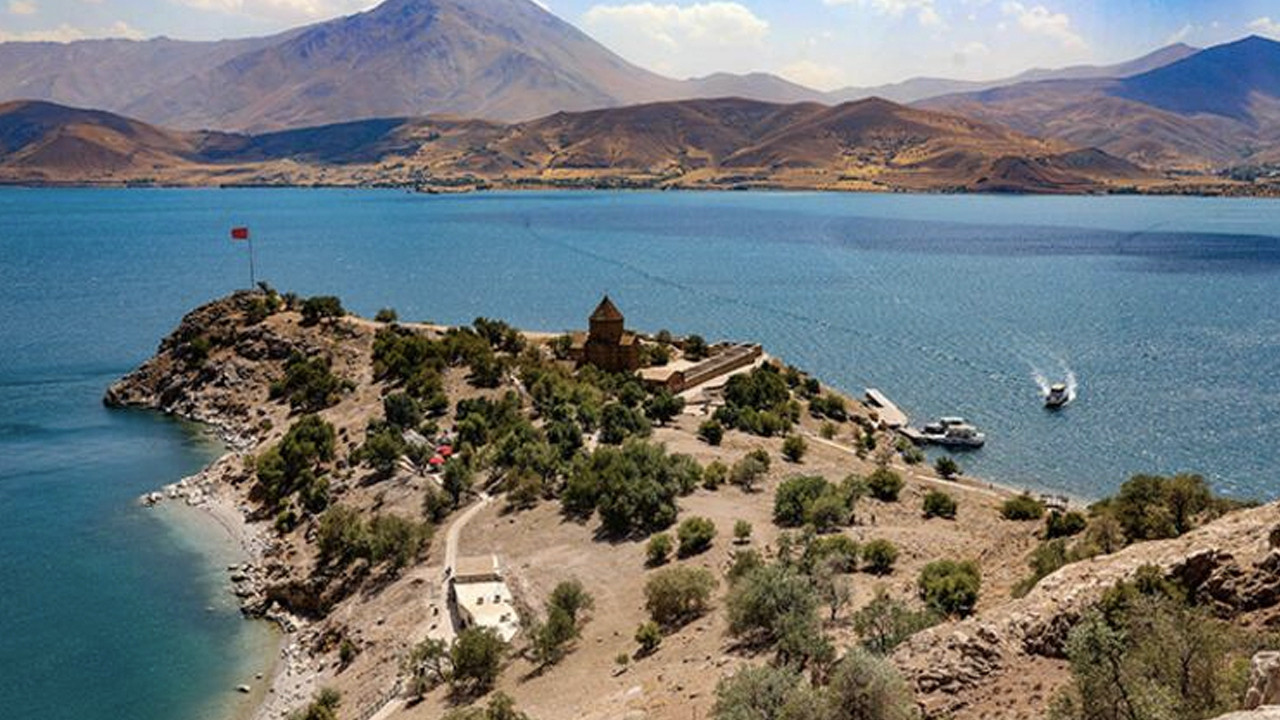 Türkiye'nin en büyük gölünde tehlike artıyor: Çekilme 1 kilometreyi aştı