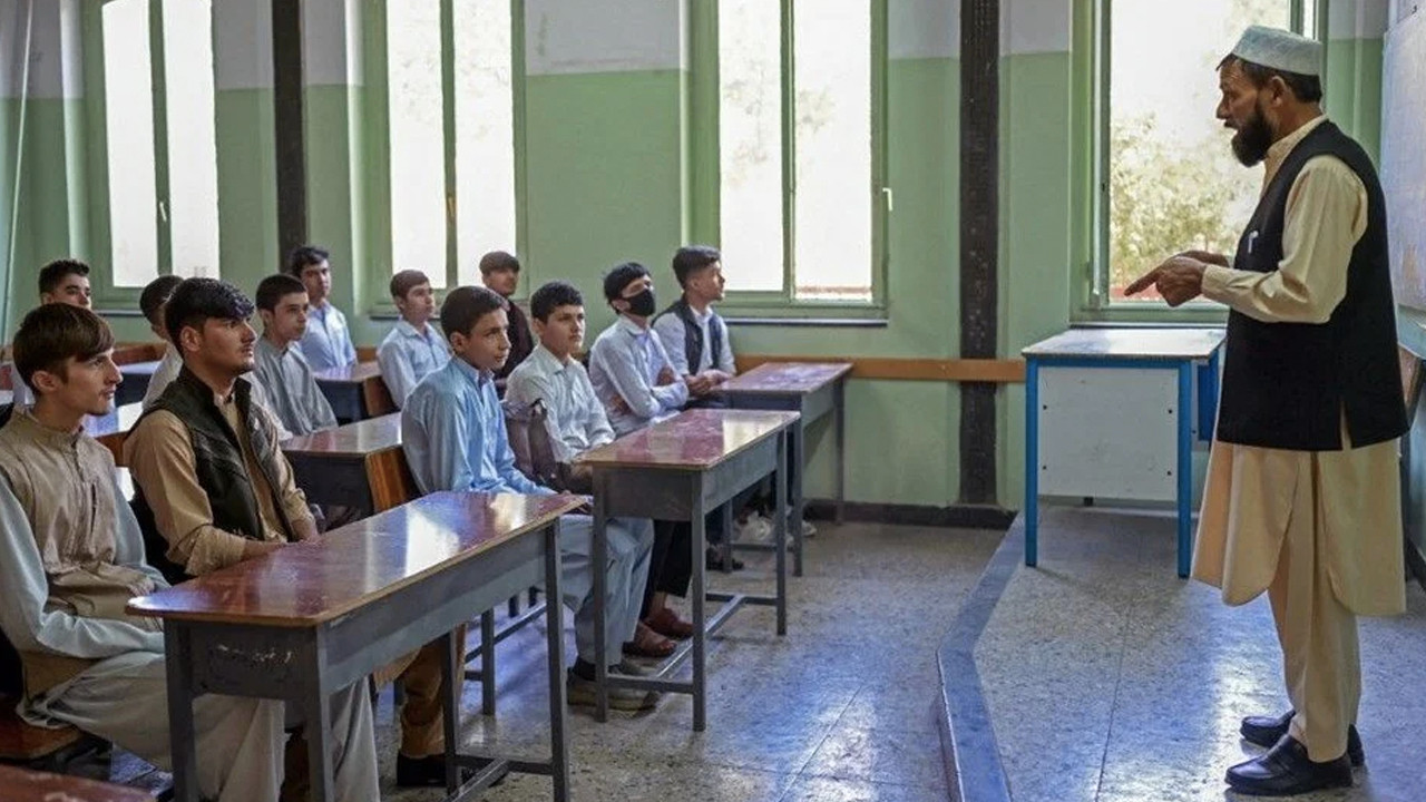 Afganistan'da liseler açılıyor ama kız öğrenciler olmayacak