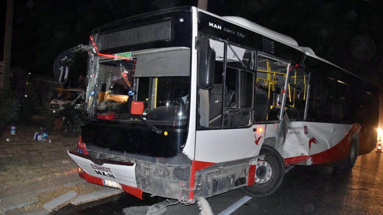 Korkunç kaza: İzmir'de belediye otobüsü ve TIR çarpıştı!