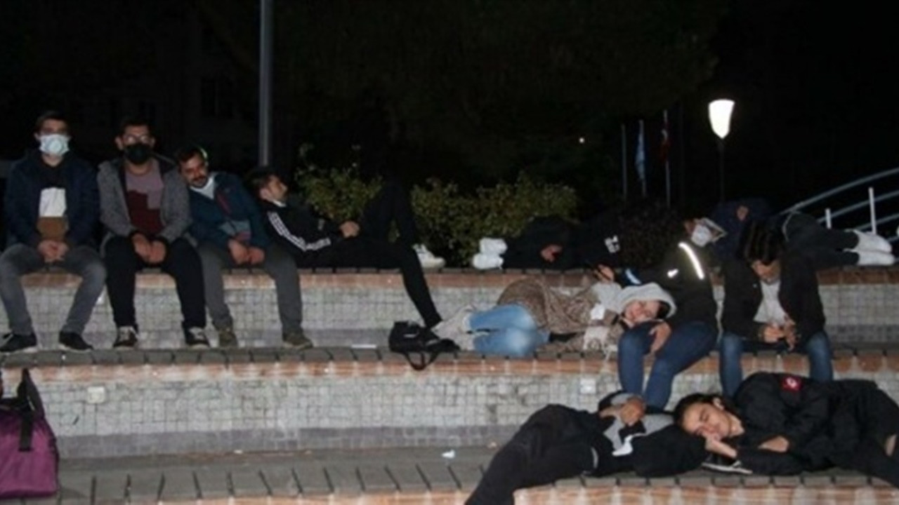 Kocaeli'nde parkta eylem yapan öğrencilerin yurt başvurusu bile olmadığı ortaya çıktı