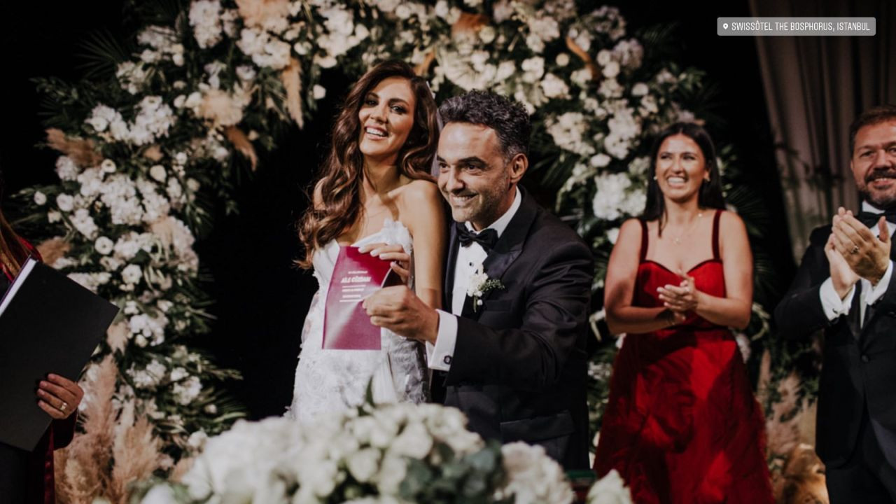 Ünlü şef Arda Türkmen ile sosyal medya fenomeni Melodi Elbirliler muhteşem bir düğünle hayatını birleştirdi - Sayfa 1