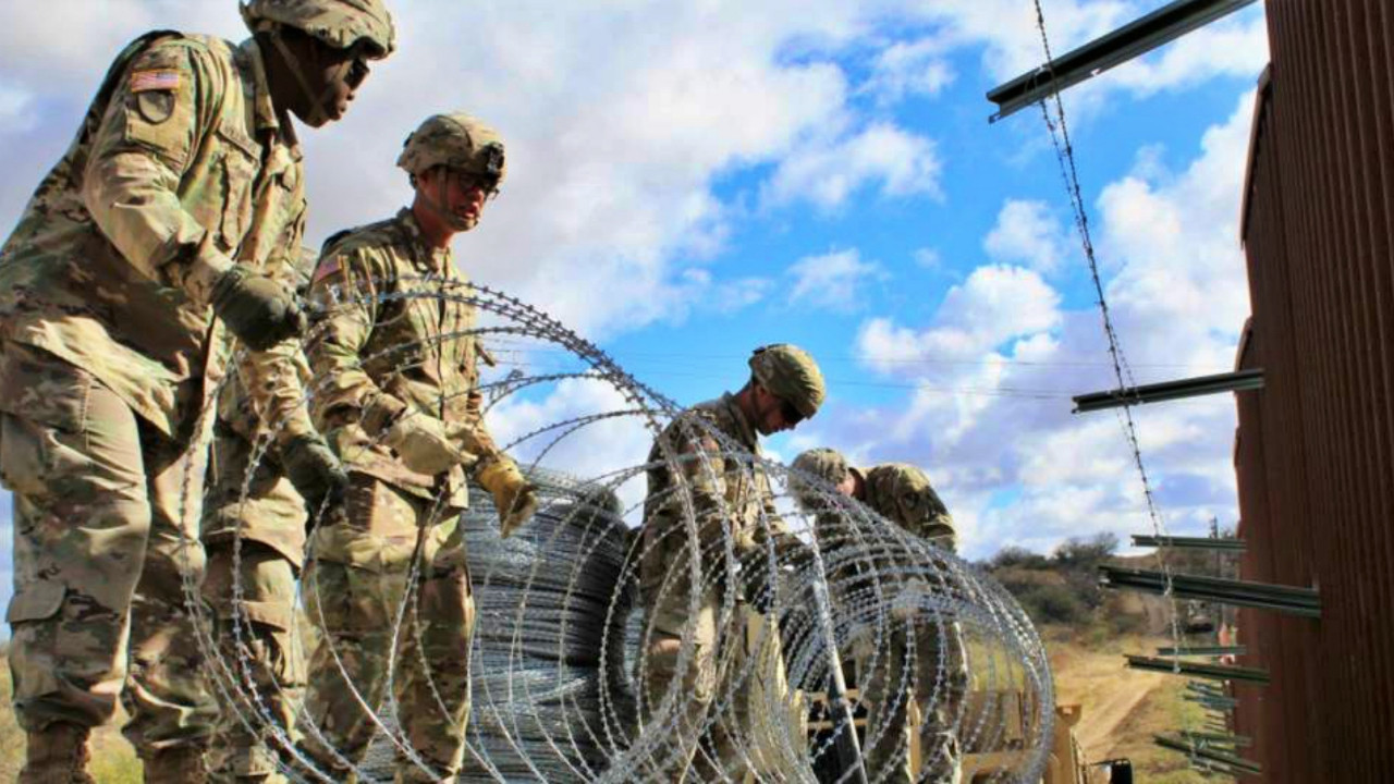 ABD, sınırı geçtikleri iddiasıyla 14 Meksikalı askeri gözaltına aldı!