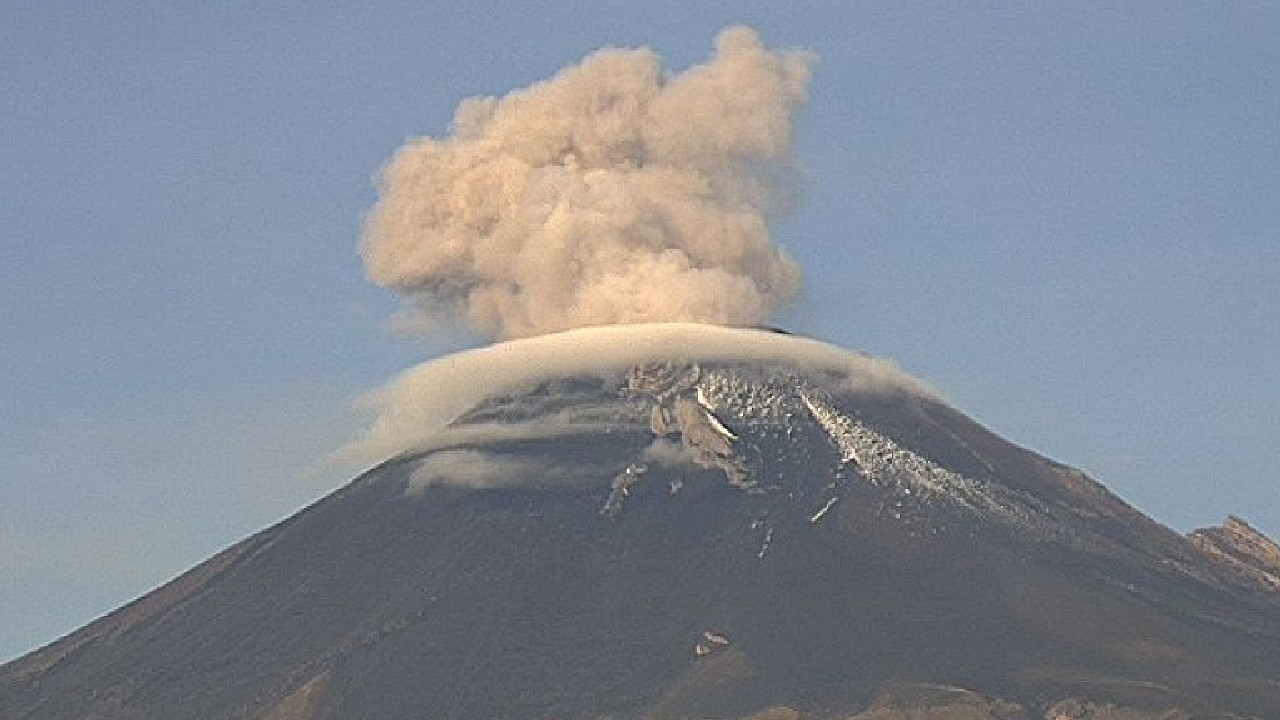 Meksika’daki Popocatepetl Yanardağı faaliyete geçti