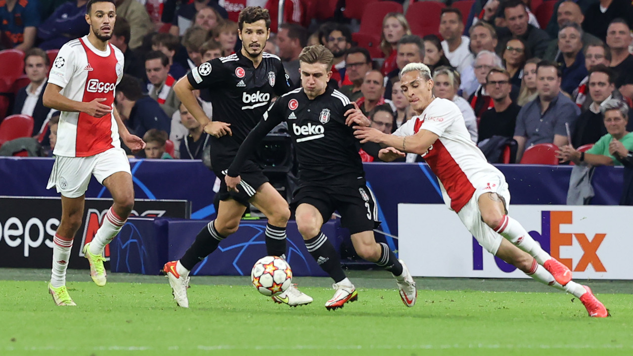 Beşiktaş zorlu Ajax deplasmanında 2-0 yenildi ama taraftarının gururu oldu