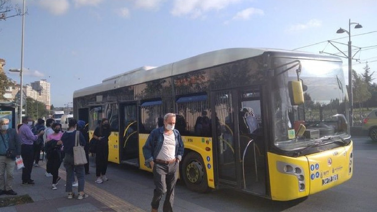 İETT otobüsünün gaz pedalı bozuldu, yolcular yolda kaldı
