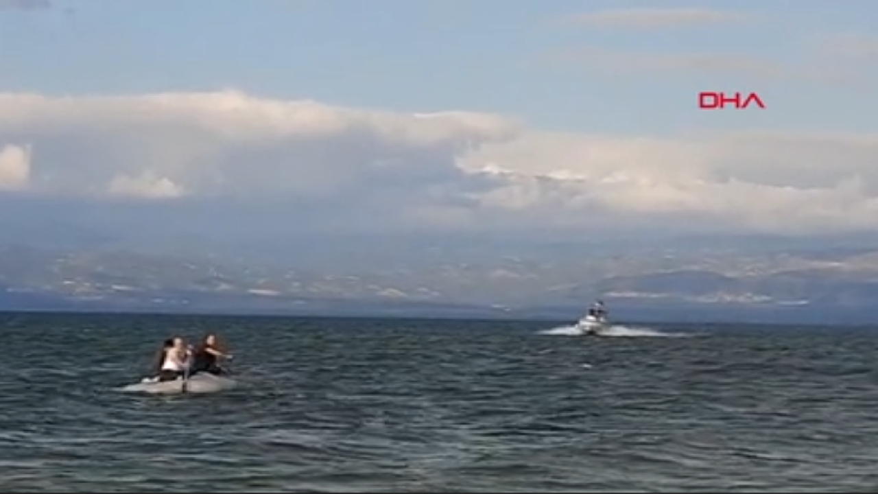 İznik Gölü'nde can pazarı! 3 amatör balıkçı devrilen bottan göle düştü