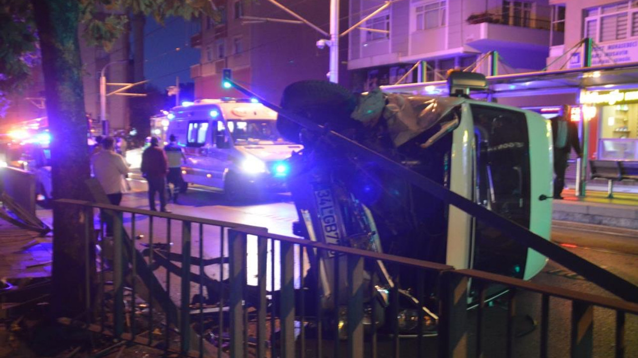 İstanbul'da sabah saatlerinde feci kaza! Tramvay seferleri aksadı...