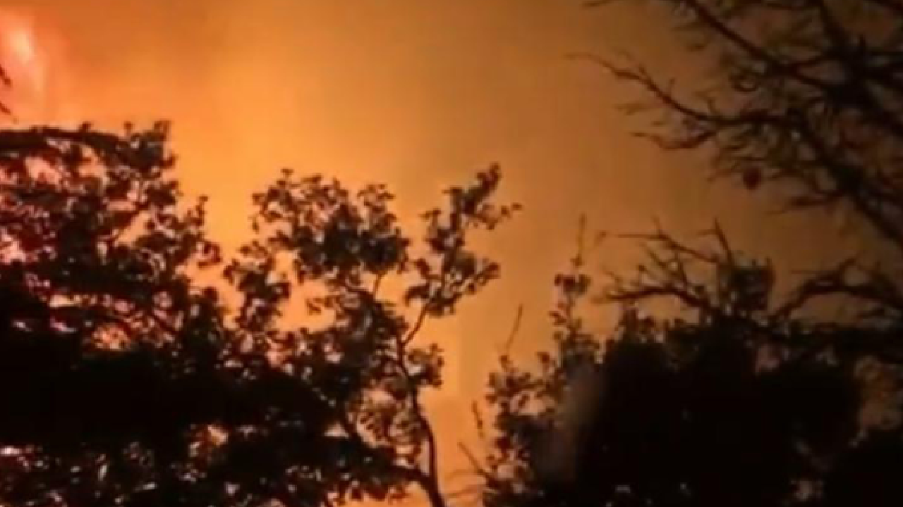 Kemer’de orman yangını çıktı! Geniş alana yayılan alevlere müdahale ediliyor