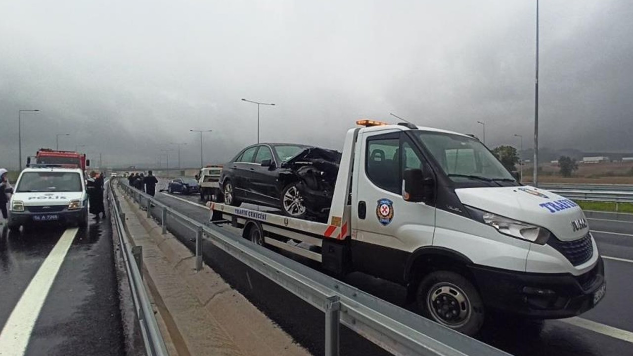 Kuzey Marmara Otoyolunda zincirleme kaza! 4 araç birbirine girdi