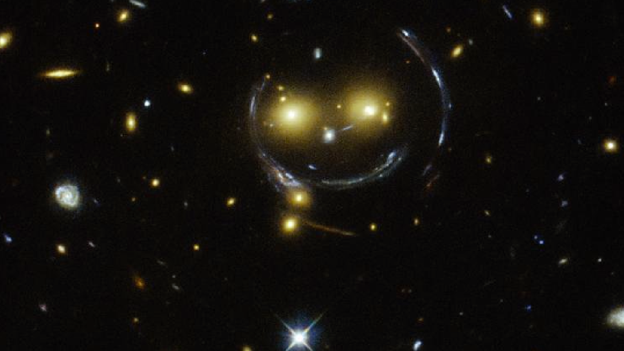 Evrenin gülen yüzü! NASA o galaksinin fotoğrafını paylaştı