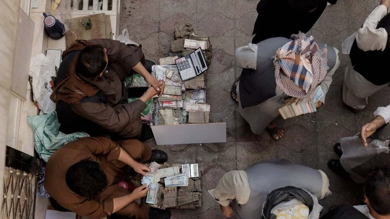 Taliban sonrası Afganistan'da insani kriz büyüyor: Öz çocuğunu 500 dolara satan var!