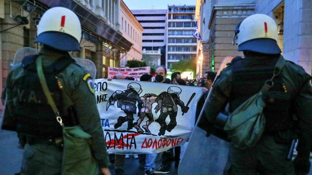 Halk sokakta: Yunan polisi 20 ve 16 yaşlarında iki vatandaşı öldürdü!