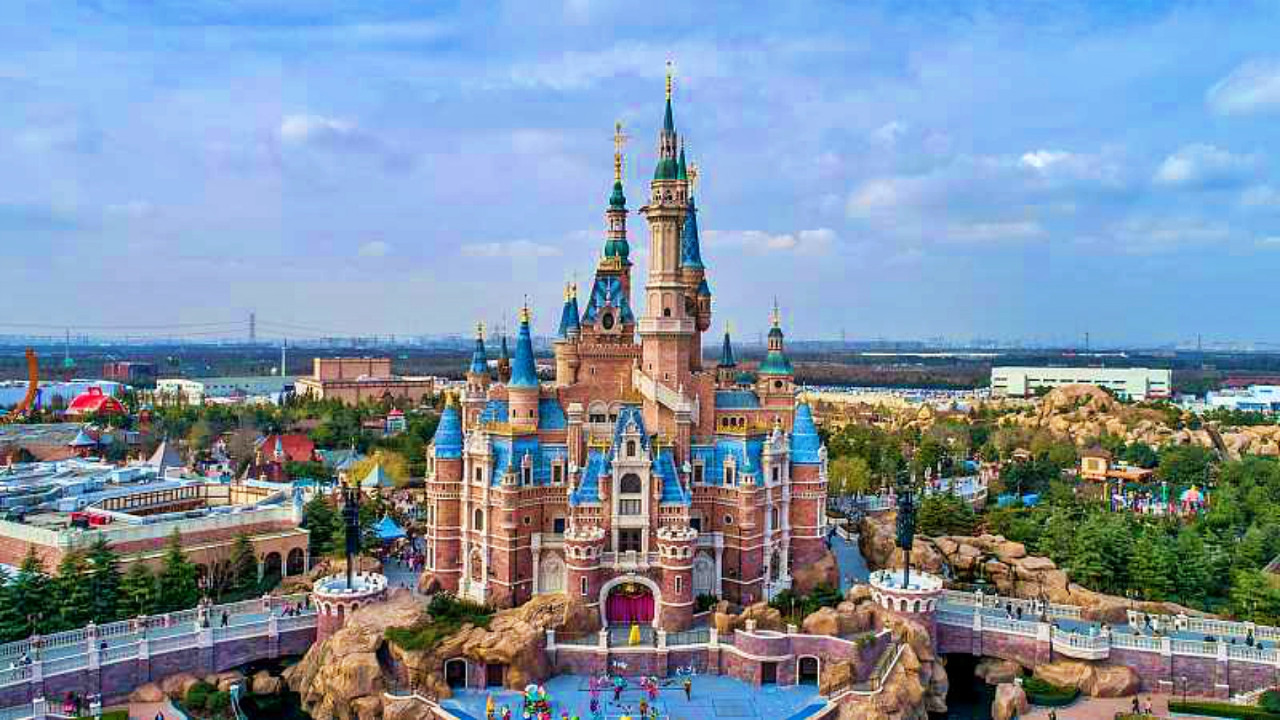 Disneyland tema parkında 34 bin kişi karantinaya alındı!