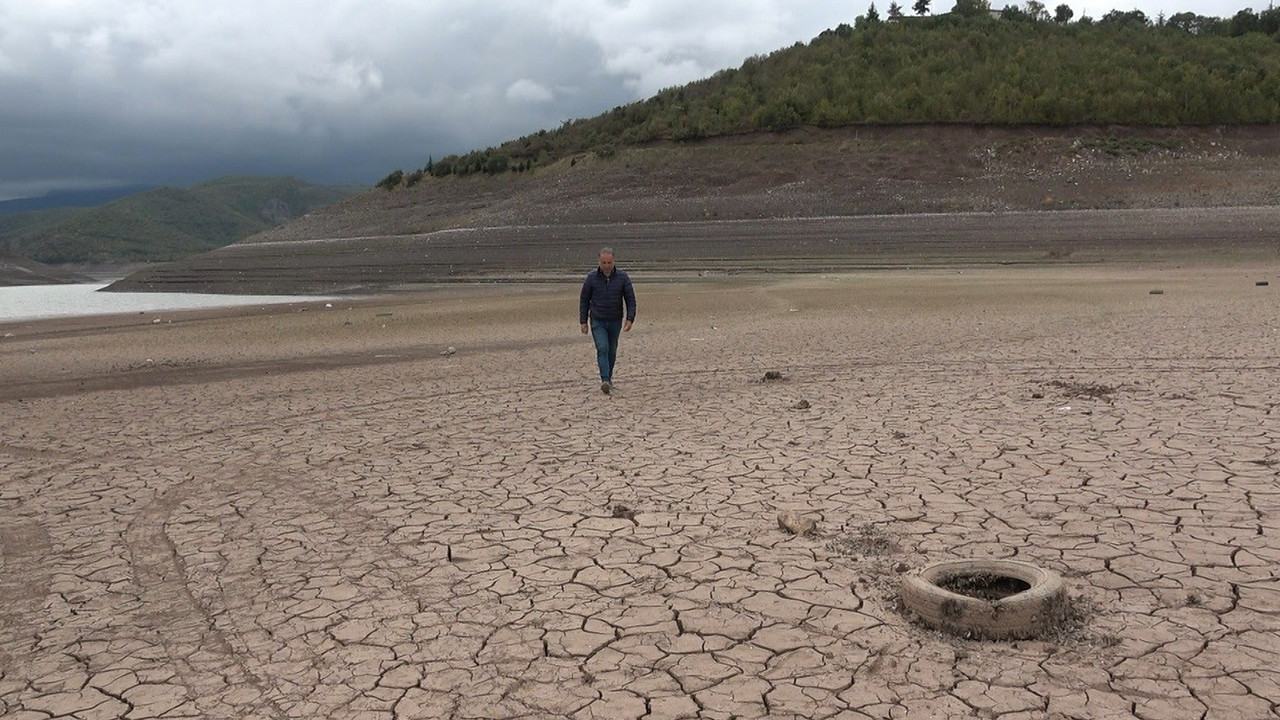 Almus Baraj Gölü'nün altındaki adacık kuraklık nedeniyle gün yüzüne çıktı