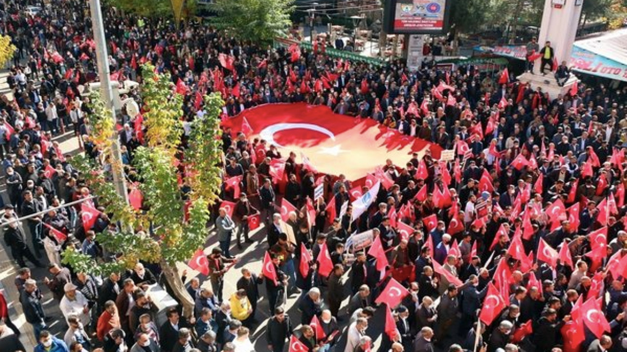 İYİ Partili Lütfü Türkkan'a tepkiler çığ gibi büyüyor: Türkiye sokağa döküldü!