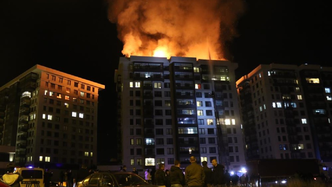 66 dairelik blokta yangın çıkaran kapıcı, adliyeye sevk edildi