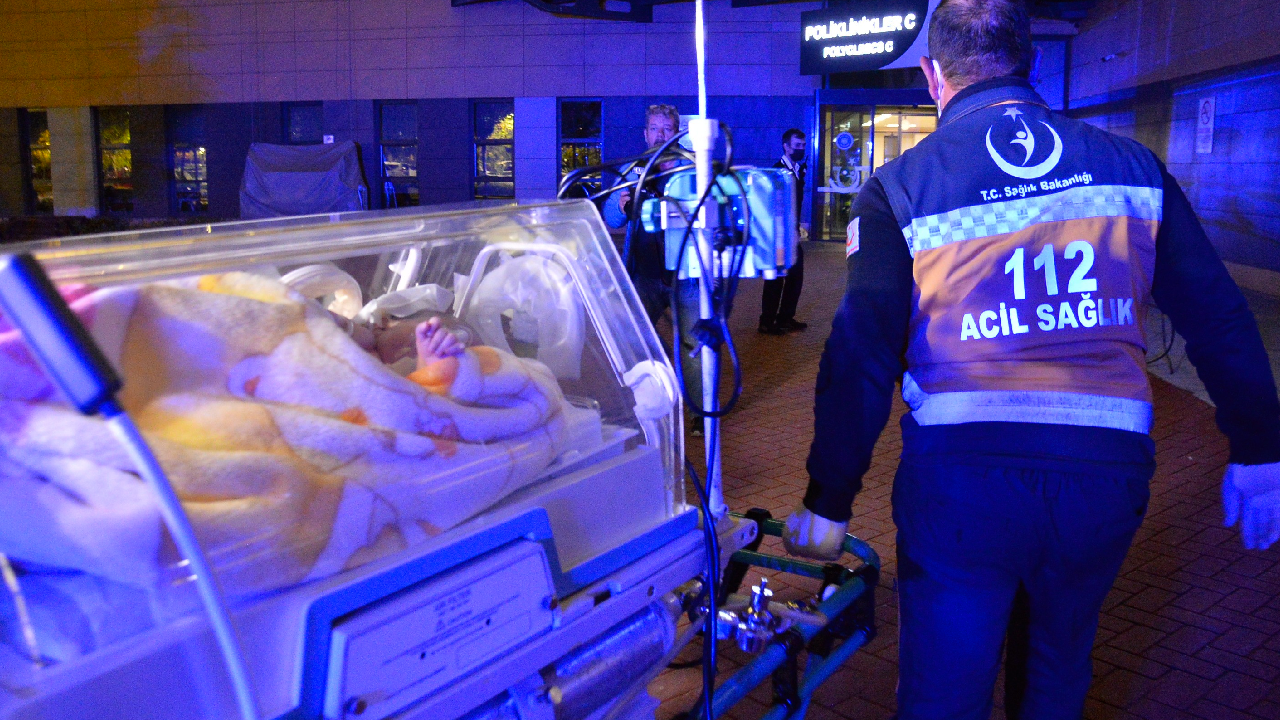 Ambulans uçak 2.5 aylık Gözel bebek için kalktı