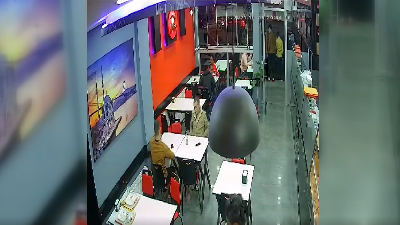 Konya'daki deprem anı restoran kamerasında!