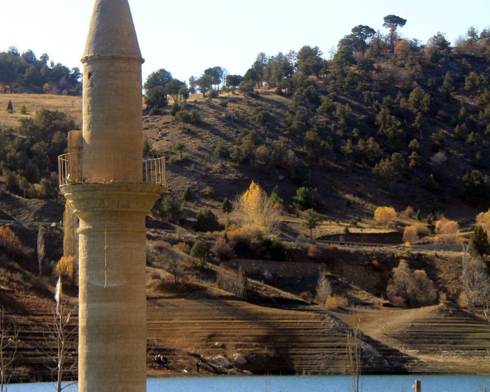 Sivas'ta baraj suyu çekildi, cami minaresi ortaya çıktı - Sayfa 2