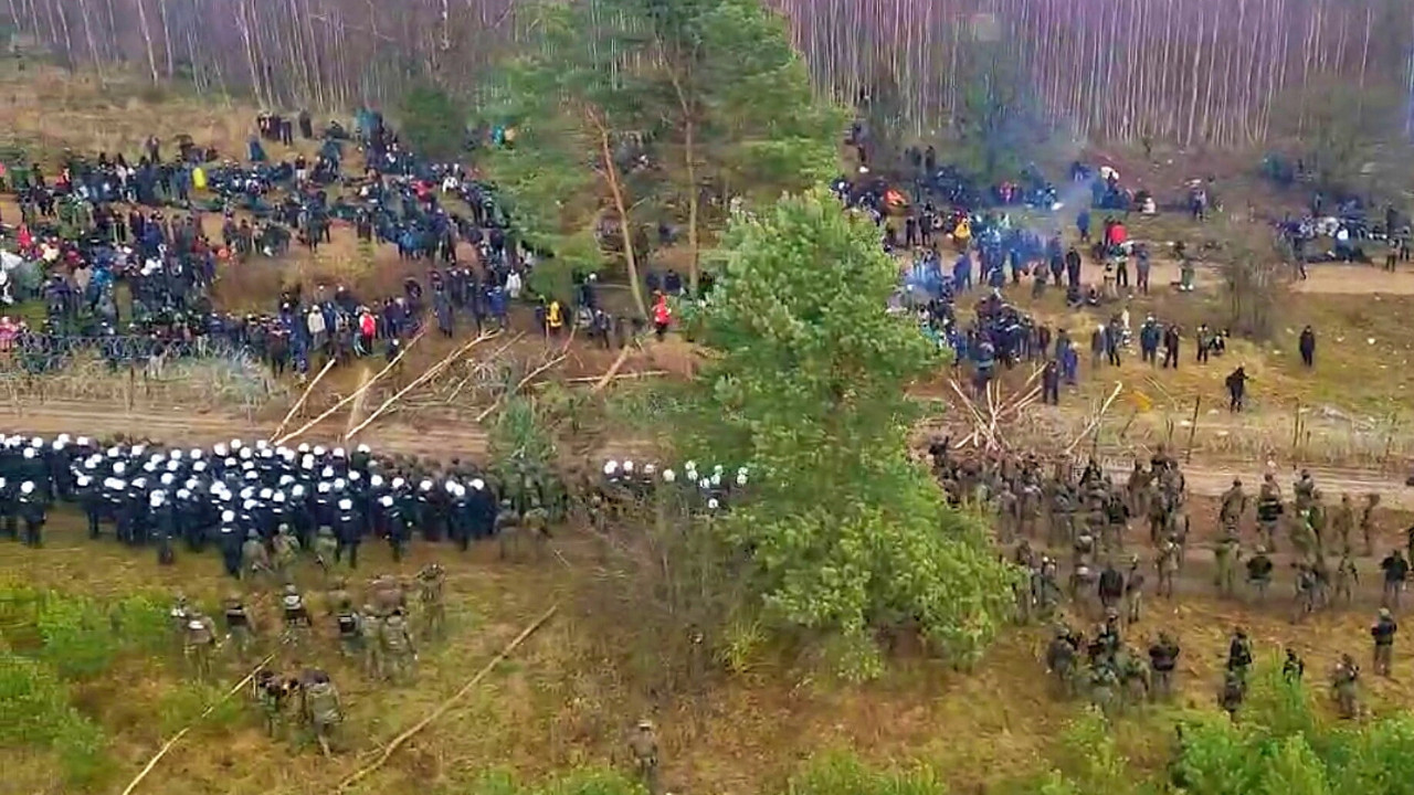 Belarus - Polonya sınırında insanlık dramı: Göçmenler ağaçları kesiyor