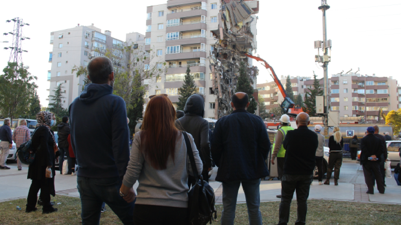 İzmir depreminde 11 kişinin öldüğü binadaki BİM’e suç duyurusu