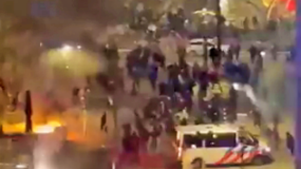 Rotterdam'da iç savaşı andıran görüntüler: Polis, göstericiyi vurdu!