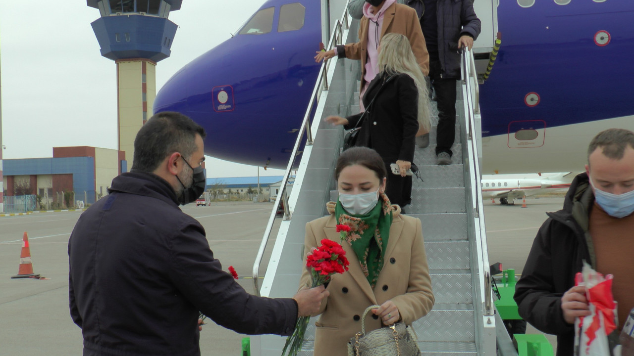 Moldova'dan Kapadokya'ya uçak seferi başladı! İlk turist kafilesi şehre geldi
